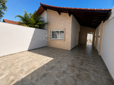 Casa - Térrea com 2 quartos (sendo 1 suite(s)) a 800,00 metros praia.