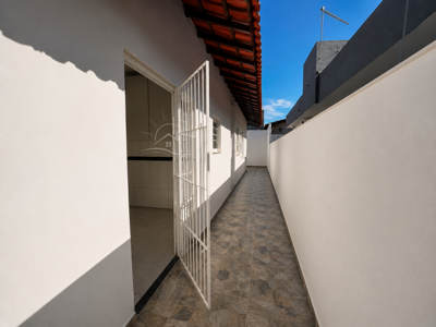 Casa - Térrea com 2 quartos (sendo 1 suite(s)) a 800,00 metros praia.