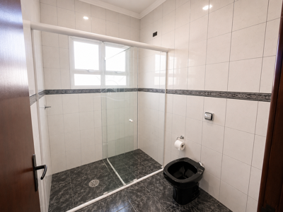 Casa - Térrea com 2 quartos (sendo 1 suite(s)) a 800,00 metros praia.