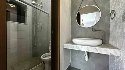 Casa - Sobrado com 3 quartos (sendo 2 suite(s)) a 800,00 metros praia.