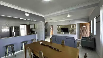 Casa - Sobrado com 3 quartos (sendo 2 suite(s)) a 800,00 metros praia.