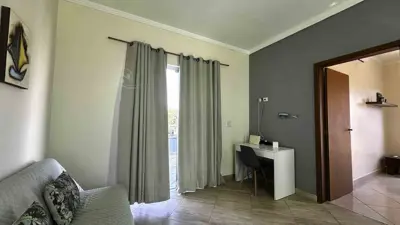 Casa - Sobrado com 3 quartos (sendo 2 suite(s)) a 800,00 metros praia.