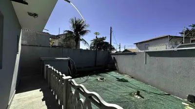 Casa - Sobrado com 3 quartos (sendo 2 suite(s)) a 800,00 metros praia.