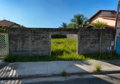 Terreno - Amplo com  quartos  a 1500,00 metros praia.