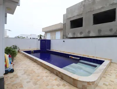 Casa - Sobrado com 4 quartos (sendo 4 suite(s)) a 1100,00 metros praia.
