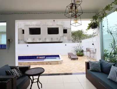 Casa - Sobrado com 4 quartos (sendo 4 suite(s)) a 1100,00 metros praia.