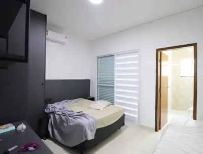 Casa - Sobrado com 4 quartos (sendo 4 suite(s)) a 1100,00 metros praia.
