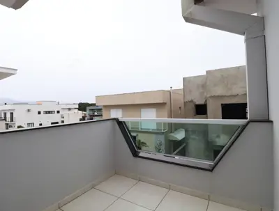 Casa - Sobrado com 4 quartos (sendo 4 suite(s)) a 1100,00 metros praia.