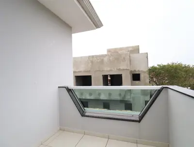 Casa - Sobrado com 4 quartos (sendo 4 suite(s)) a 1100,00 metros praia.