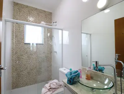 Casa - Sobrado com 4 quartos (sendo 4 suite(s)) a 1100,00 metros praia.