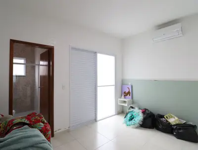 Casa - Sobrado com 4 quartos (sendo 4 suite(s)) a 1100,00 metros praia.
