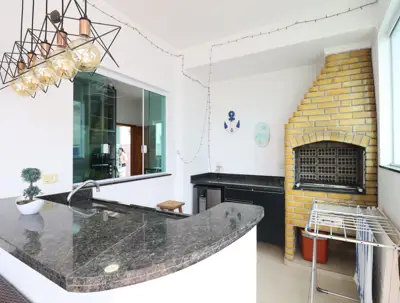 Casa - Sobrado com 4 quartos (sendo 4 suite(s)) a 1100,00 metros praia.
