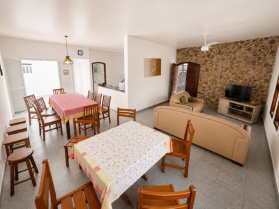 Casa - Térrea com 3 quartos (sendo 1 suite(s)) a 20,00 metros praia.