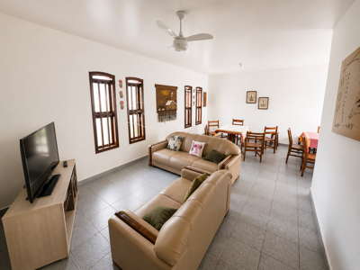 Casa - Térrea com 3 quartos (sendo 1 suite(s)) a 20,00 metros praia.