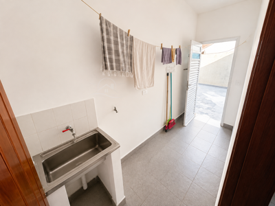Casa - Térrea com 3 quartos (sendo 1 suite(s)) a 20,00 metros praia.