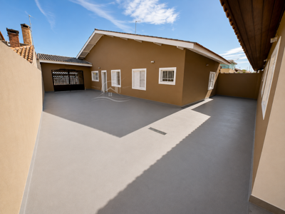 Casa - Térrea com 3 quartos (sendo 1 suite(s)) a 20,00 metros praia.