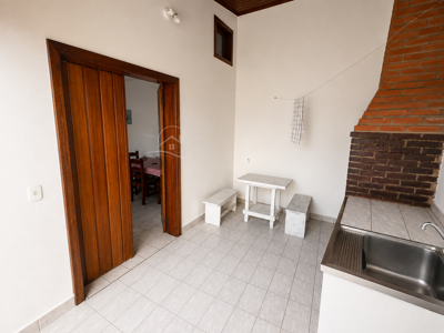 Casa - Térrea com 3 quartos (sendo 1 suite(s)) a 20,00 metros praia.