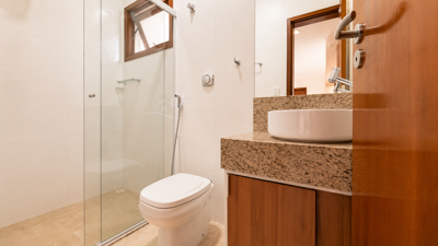 Casa - com Mezanino com 3 quartos (sendo 1 suite(s)) a 500,00 metros praia.