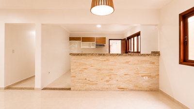 Casa - com Mezanino com 3 quartos (sendo 1 suite(s)) a 500,00 metros praia.