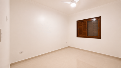 Casa - com Mezanino com 3 quartos (sendo 1 suite(s)) a 500,00 metros praia.