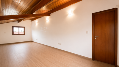 Casa - com Mezanino com 3 quartos (sendo 1 suite(s)) a 500,00 metros praia.
