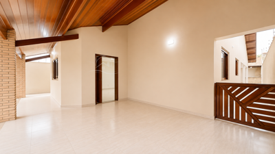 Casa - com Mezanino com 3 quartos (sendo 1 suite(s)) a 500,00 metros praia.