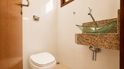 Casa - com Mezanino com 3 quartos (sendo 1 suite(s)) a 500,00 metros praia.