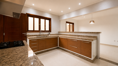 Casa - com Mezanino com 3 quartos (sendo 1 suite(s)) a 500,00 metros praia.