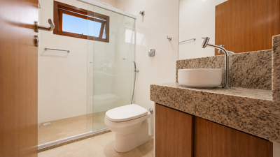 Casa - com Mezanino com 3 quartos (sendo 1 suite(s)) a 500,00 metros praia.