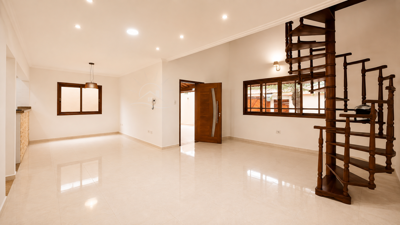 Casa - com Mezanino com 3 quartos (sendo 1 suite(s)) a 500,00 metros praia.