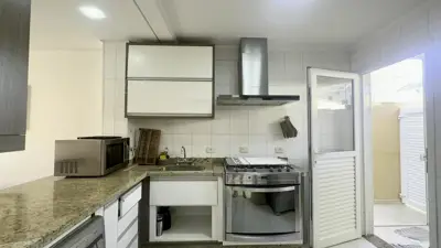 Casa - Sobrado com 4 quartos (sendo 2 suite(s)) a 30,00 metros praia.