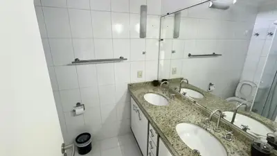 Casa - Sobrado com 4 quartos (sendo 2 suite(s)) a 30,00 metros praia.
