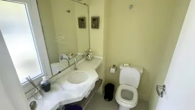 Casa - Sobrado com 4 quartos (sendo 2 suite(s)) a 30,00 metros praia.