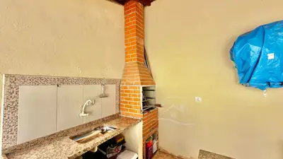 Casa - Térrea com 3 quartos (sendo 1 suite(s)) a 1200,00 metros praia.