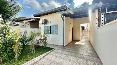 Casa - Térrea com 3 quartos (sendo 1 suite(s)) a 1200,00 metros praia.
