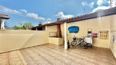 Casa - Térrea com 3 quartos (sendo 1 suite(s)) a 1200,00 metros praia.