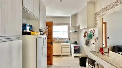 Casa - Térrea com 3 quartos (sendo 1 suite(s)) a 1200,00 metros praia.