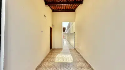 Casa - Térrea com 3 quartos (sendo 1 suite(s)) a 1200,00 metros praia.
