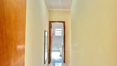 Casa - Térrea com 3 quartos (sendo 1 suite(s)) a 1200,00 metros praia.