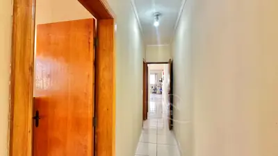 Casa - Térrea com 3 quartos (sendo 1 suite(s)) a 1200,00 metros praia.