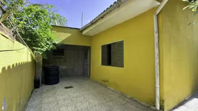 Casa - Térrea com 3 quartos  a 1500,00 metros praia.