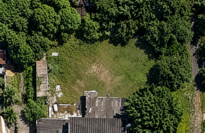 Terreno - Parte de lote com  quartos  a 0,00 metros praia.