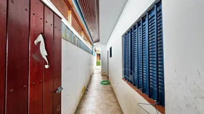 Casa - Térrea com 4 quartos (sendo 1 suite(s)) a 150,00 metros praia.