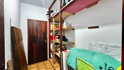 Casa - Térrea com 4 quartos (sendo 1 suite(s)) a 150,00 metros praia.