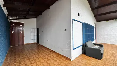 Casa - Térrea com 4 quartos (sendo 1 suite(s)) a 150,00 metros praia.