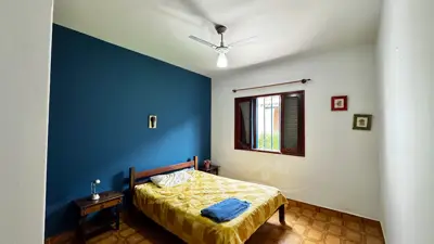 Casa - Térrea com 4 quartos (sendo 1 suite(s)) a 150,00 metros praia.