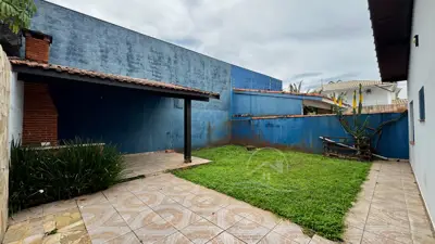 Casa - Térrea com 4 quartos (sendo 1 suite(s)) a 150,00 metros praia.