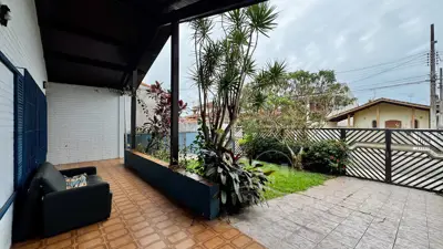 Casa - Térrea com 4 quartos (sendo 1 suite(s)) a 150,00 metros praia.