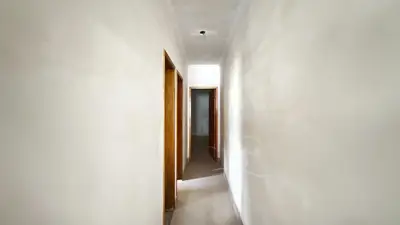 Casa - Térrea com 2 quartos (sendo 0 suite(s)) a 4,00 metros praia.