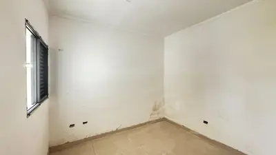 Casa - Térrea com 2 quartos (sendo 0 suite(s)) a 4,00 metros praia.